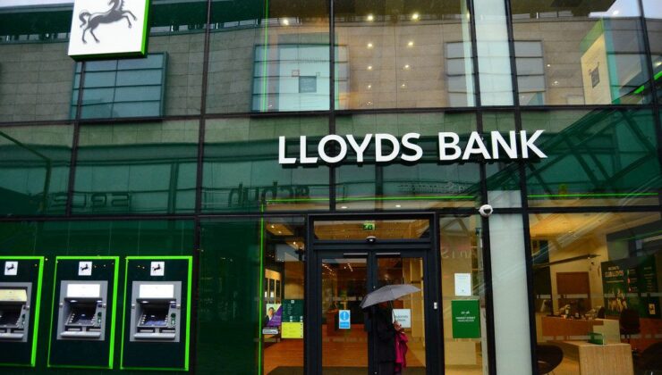 Lloyds’dan personeline ücret kıyağı