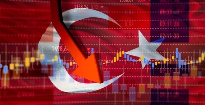 Ünlü ekonomistten uyarı: Türkiye uçurumun kıyısında