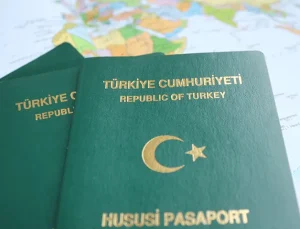 Avukatların ardından yeşil pasaport sırası uzuyor